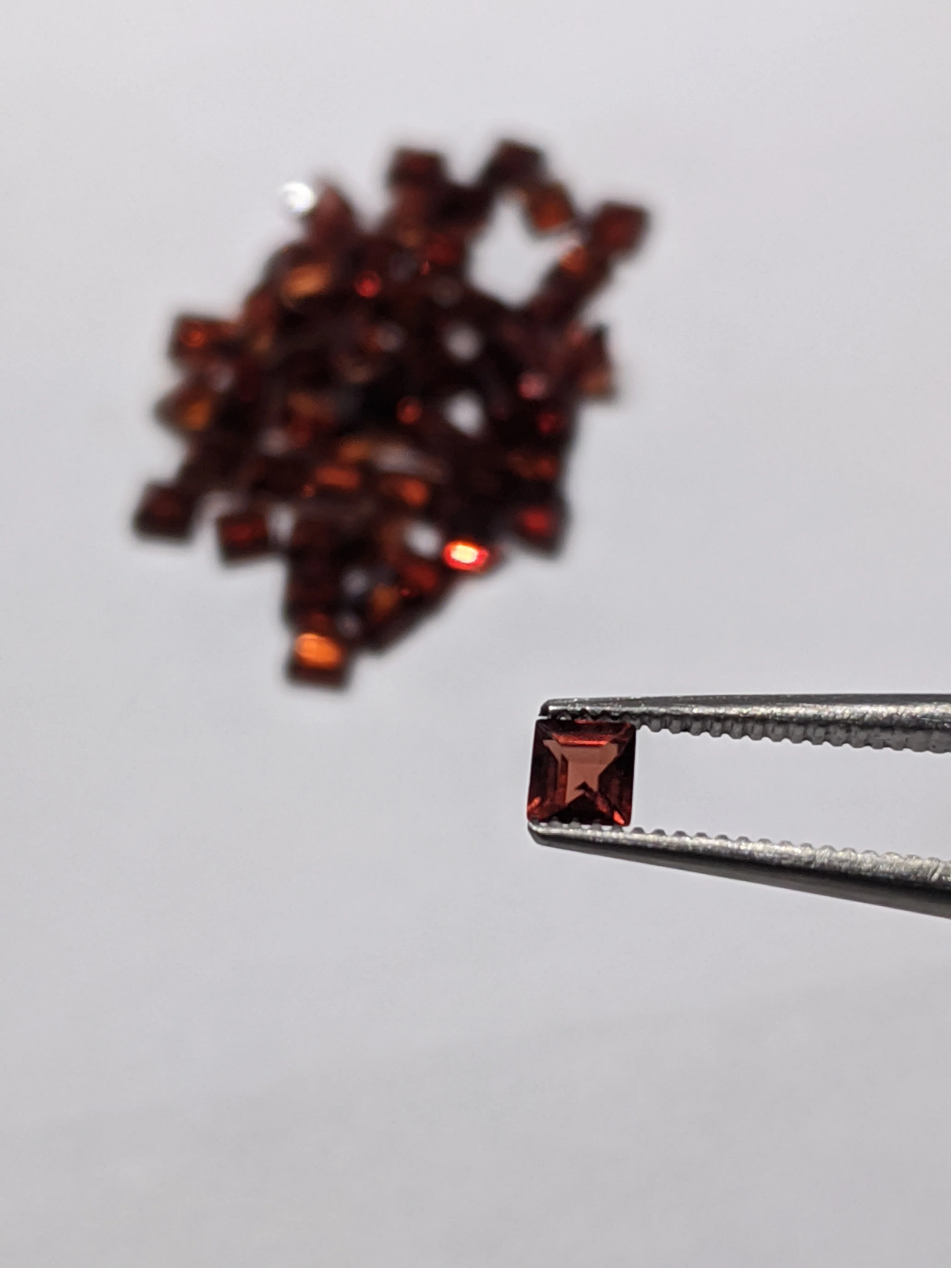 10 Ct Garnet (53 Stones 3x3 mm Square)