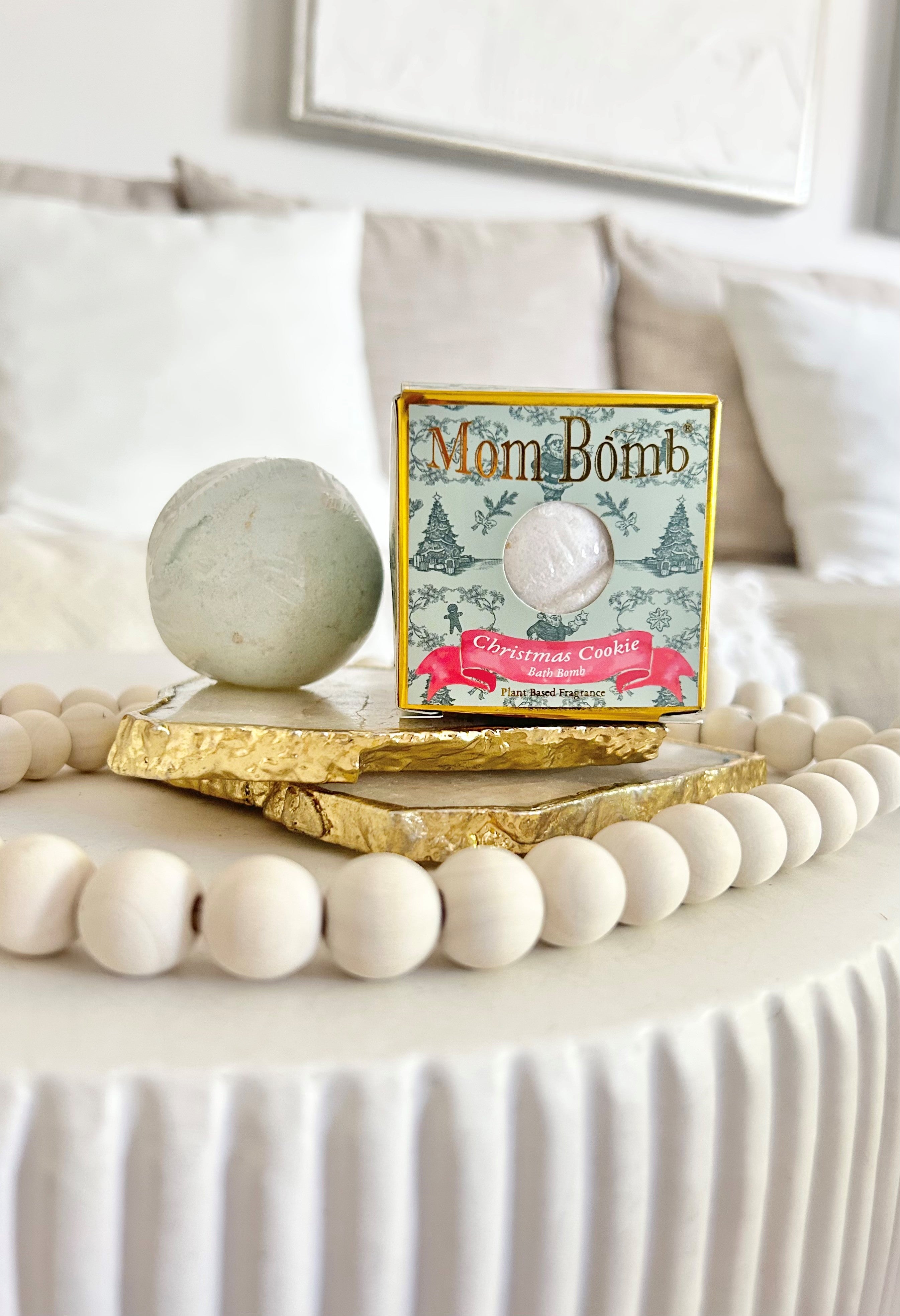 Unveil the Holiday Magic with Honey & Vanilla Bath Bomb - The "Christmas Cookie" Experience 🎄🍪