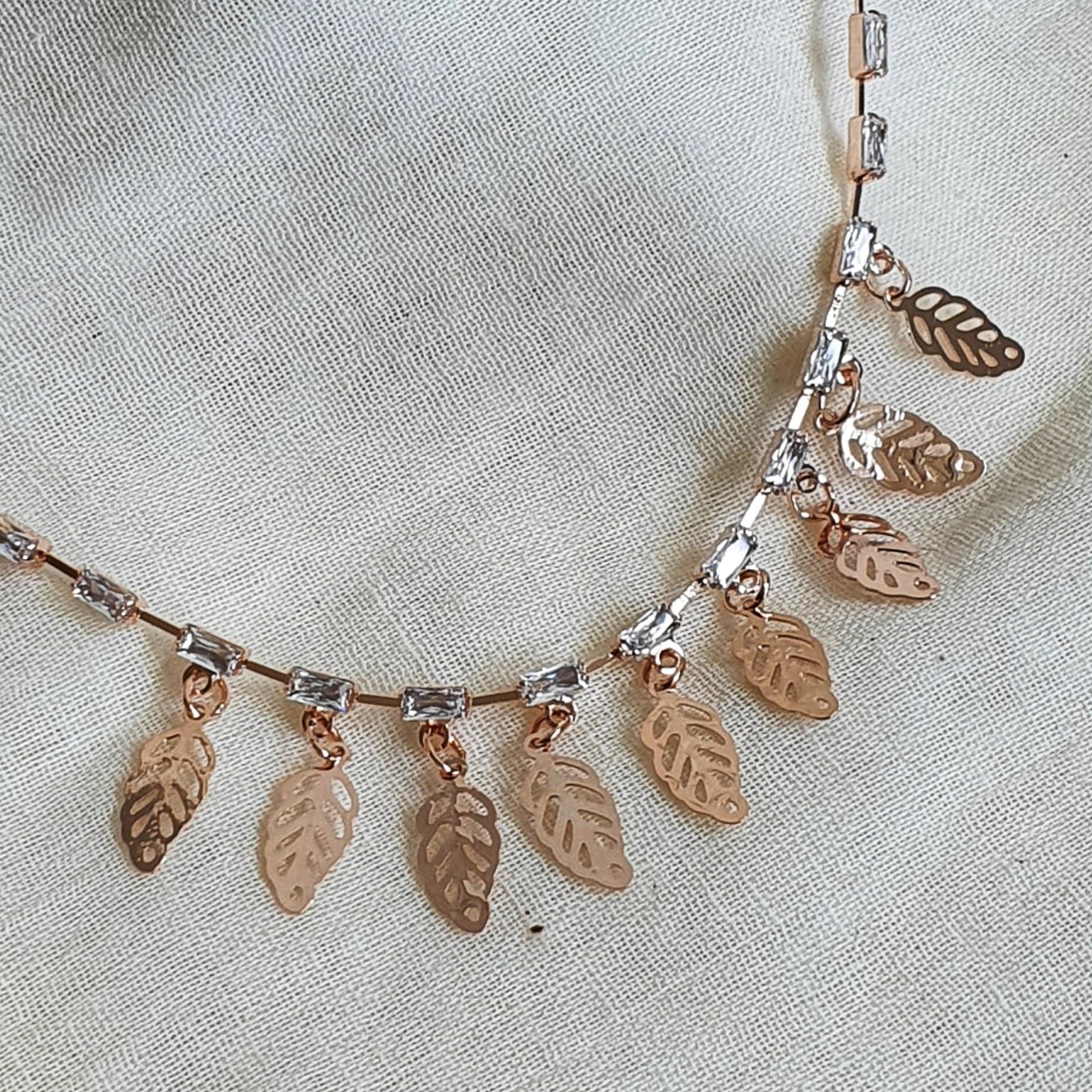 Dangling Leaf Necklace