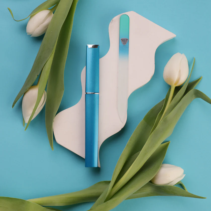 Single Glass Nail File in Green/Aqua with Hard Case