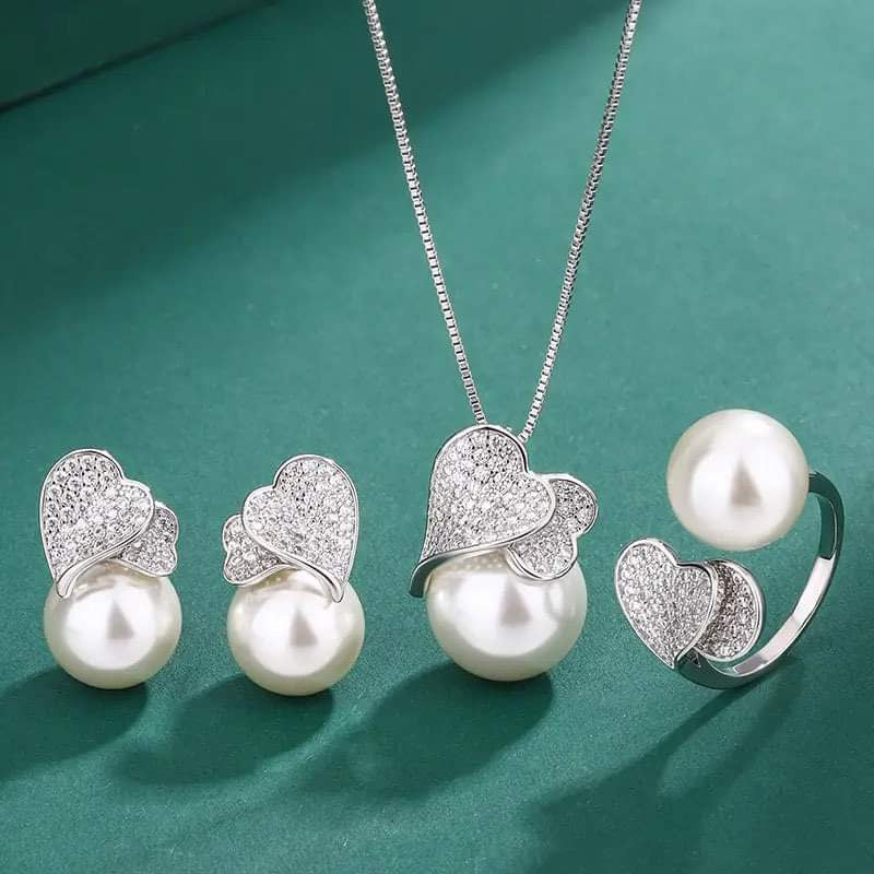 Double heart pearl set