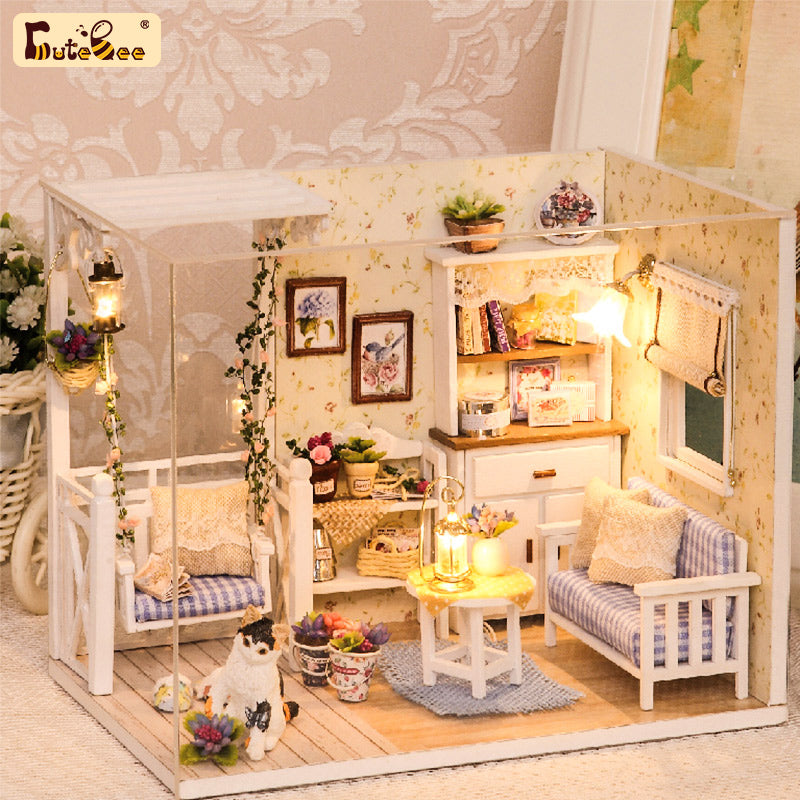 CUTEBEE 1:24 DIY Dollhouse Kit (Kitten Diary)