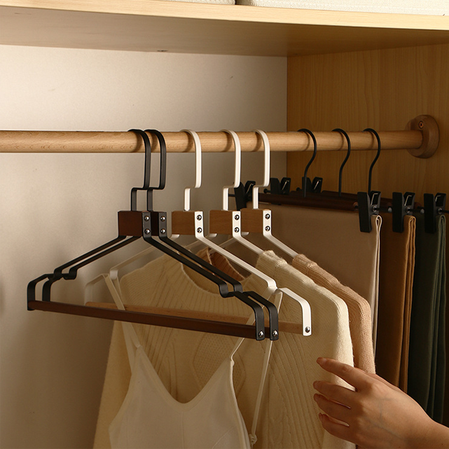 Iron I Coat Hanger 10-20