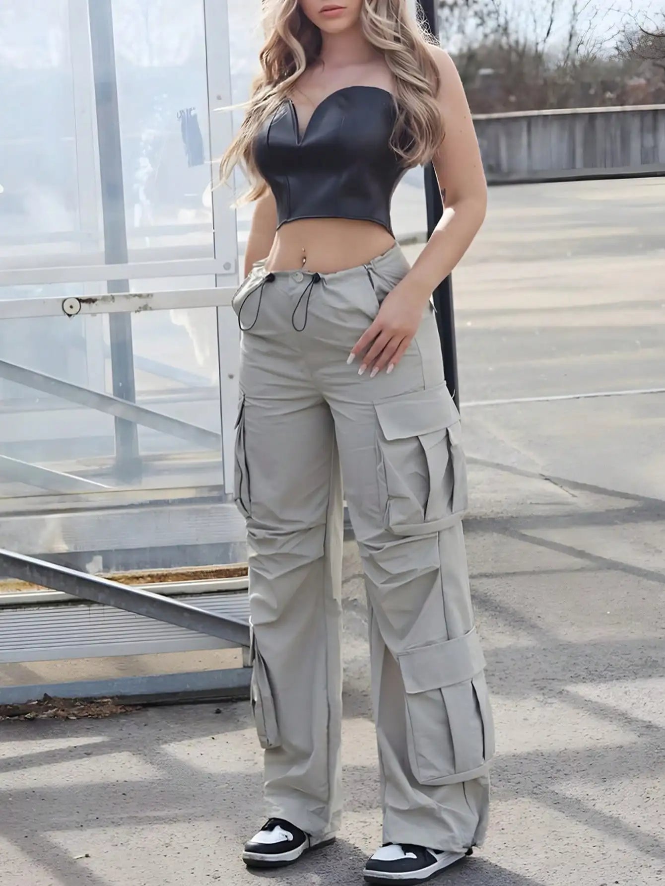 Trendy Women Wide Leg Cargo Pants Street Vibes Flap Pockets Drawstring Ruched High Waist Parachute Pants Mujer