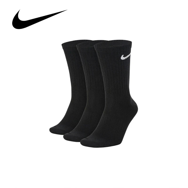 Meias esportivas leves Nike Everyday - 3 pares, pretas, modelo Train Middle Barrel, unissex, nos tamanhos P, M, G e GG, SX7676.