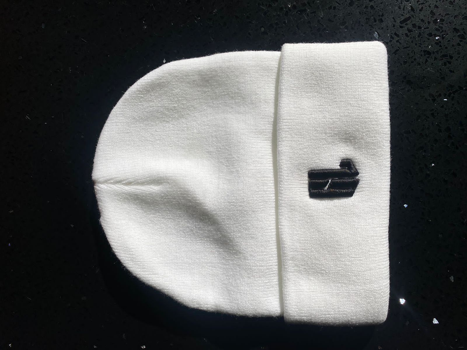 3D GL CUFFED KNITTED BEANIE