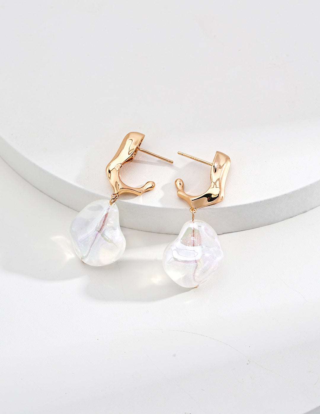【Golden Harmony】18K Gold-Accented Natural Pearl and Resin Earrings
