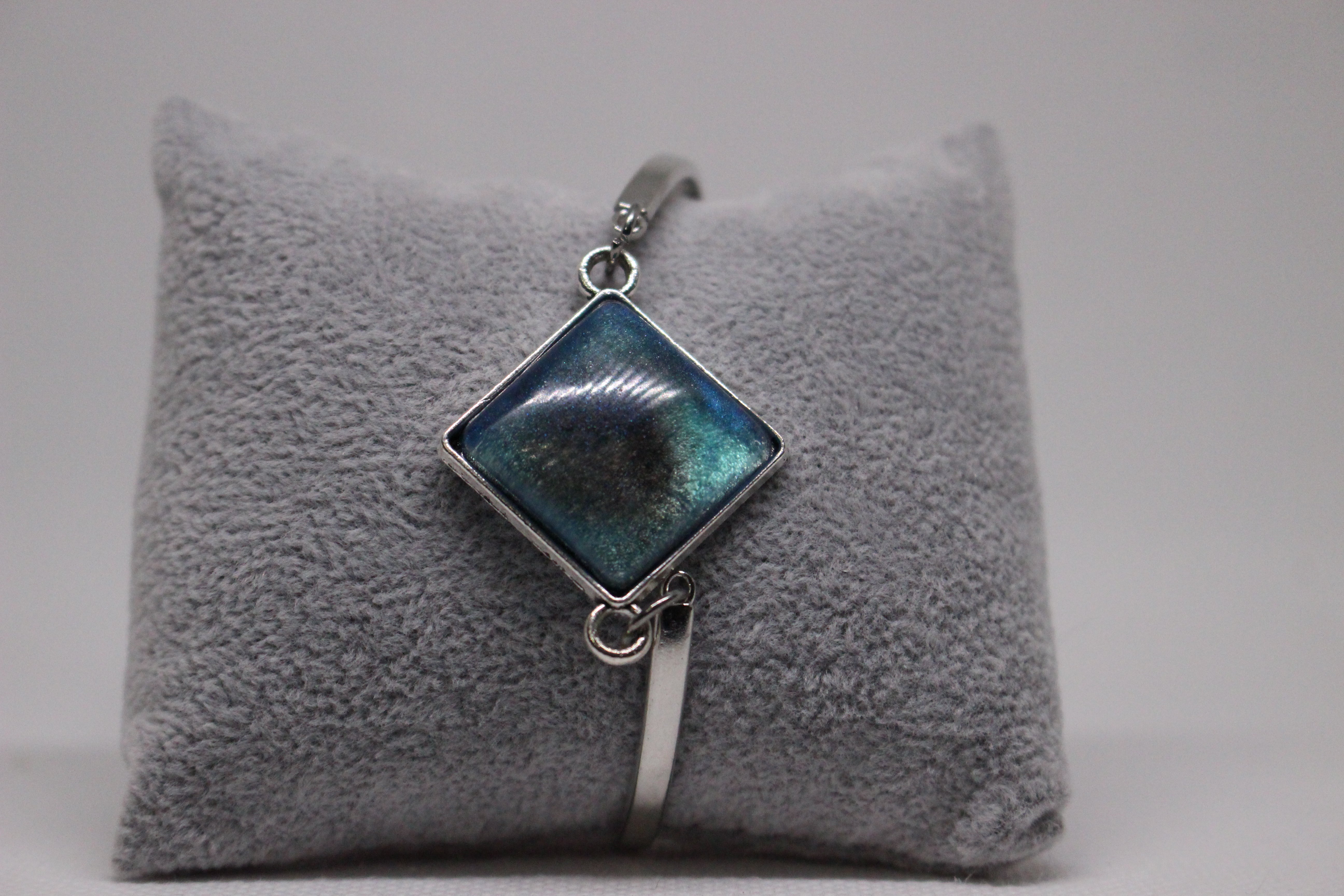 Silver resin stone bracelet (2220)