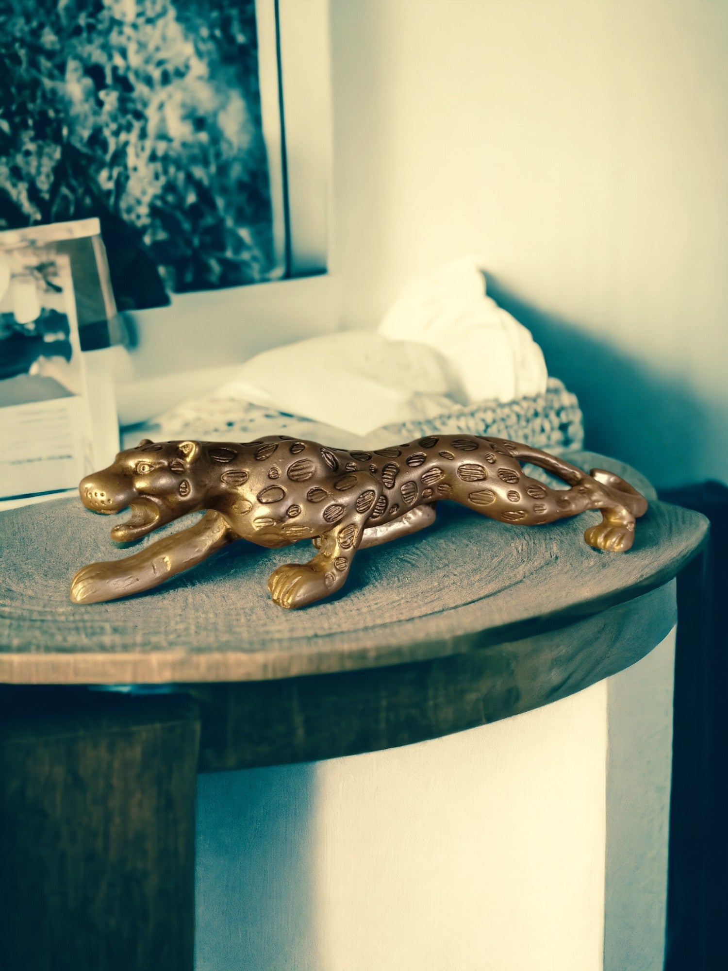 Leopard statue   - Stunning interior decor