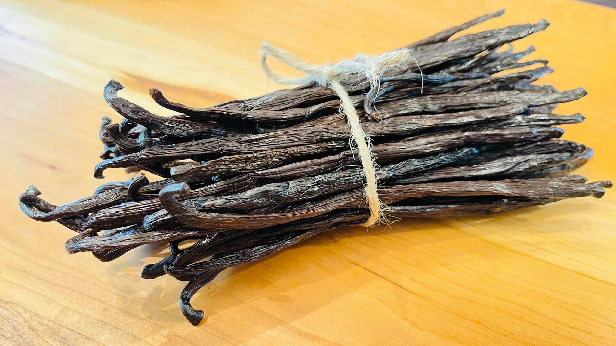 Co-Op - Papua New Guinea Grade A Vanilla Beans (Per Ounce)