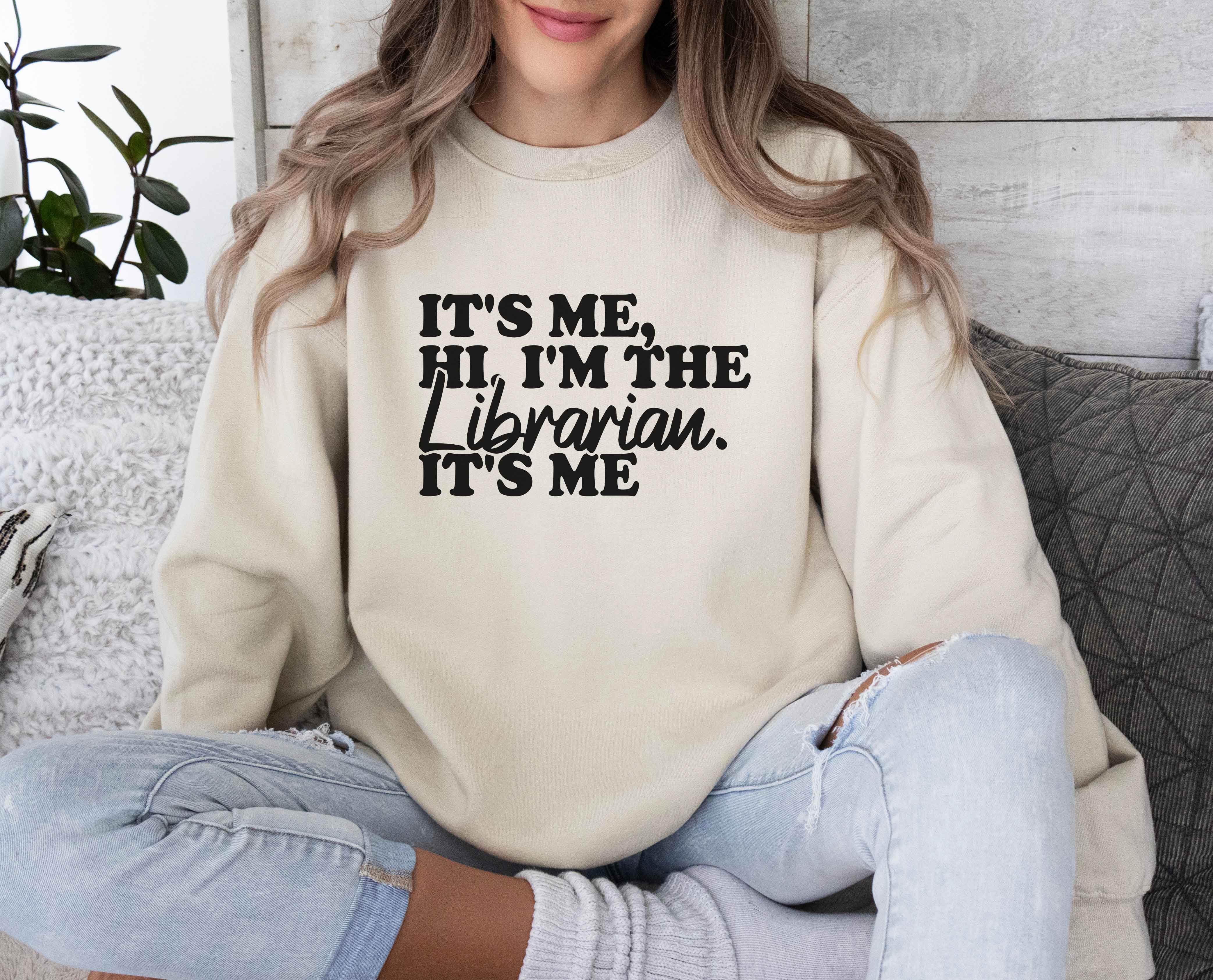 It's Me Hi I'm The Librarian It's Me Sweatshirt