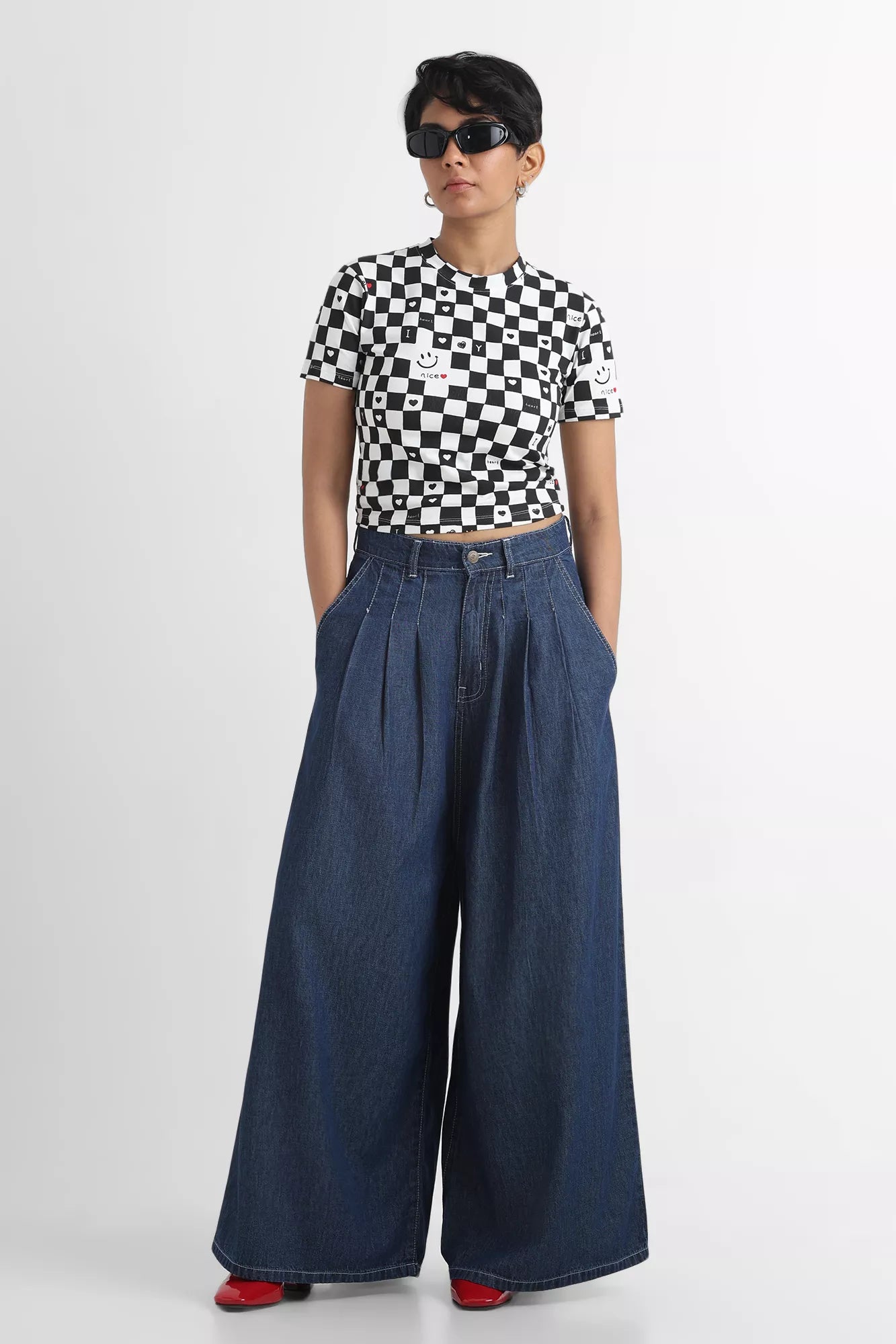 Relaxed Wide Leg Pleated Jeans