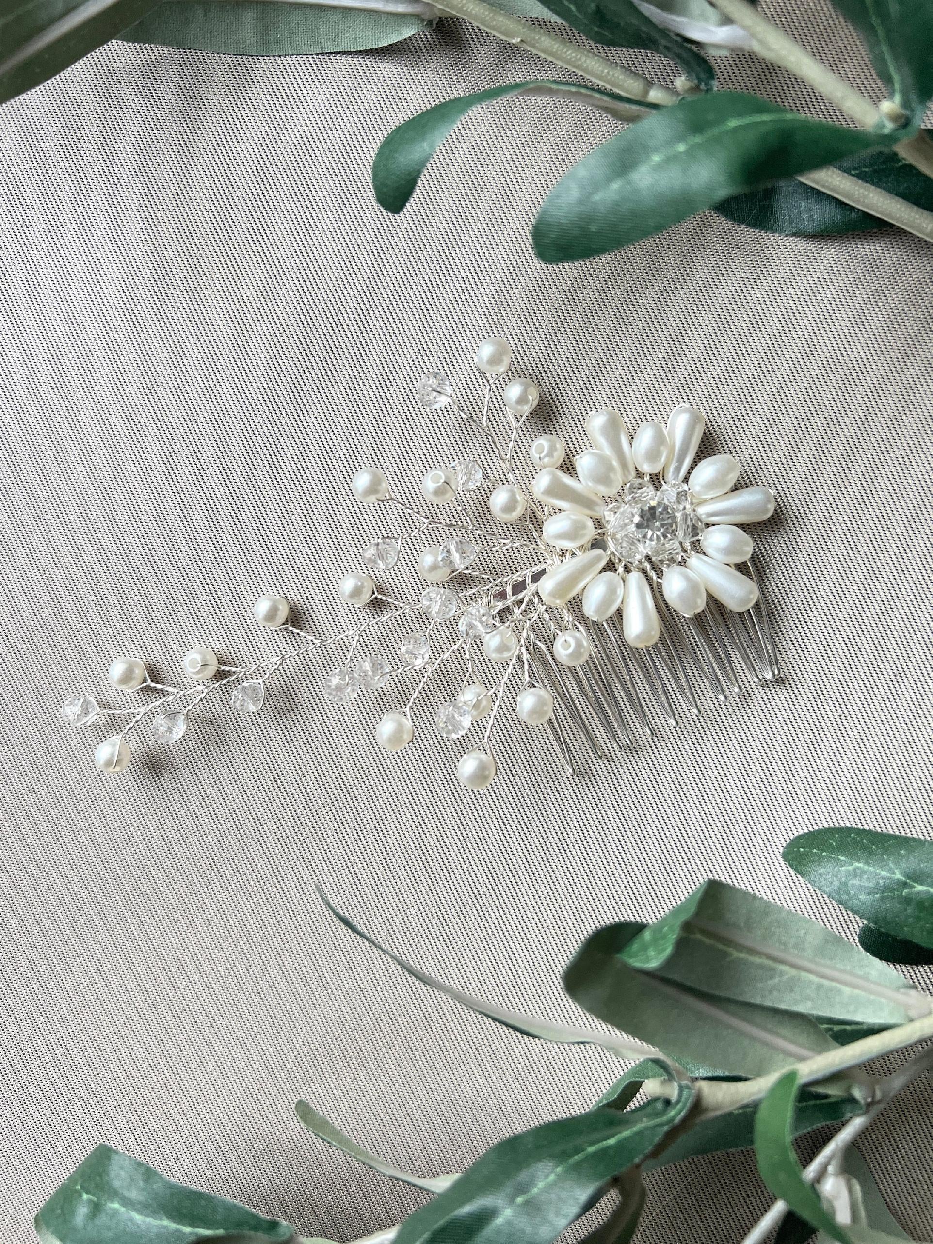 Braut Haarschmuck in Silber, Haarkamm, Perlen, Hochzeit, Blume Floraler Kopfschmuck, Brautjungfer, hochwertiger Brauthaarschmuck