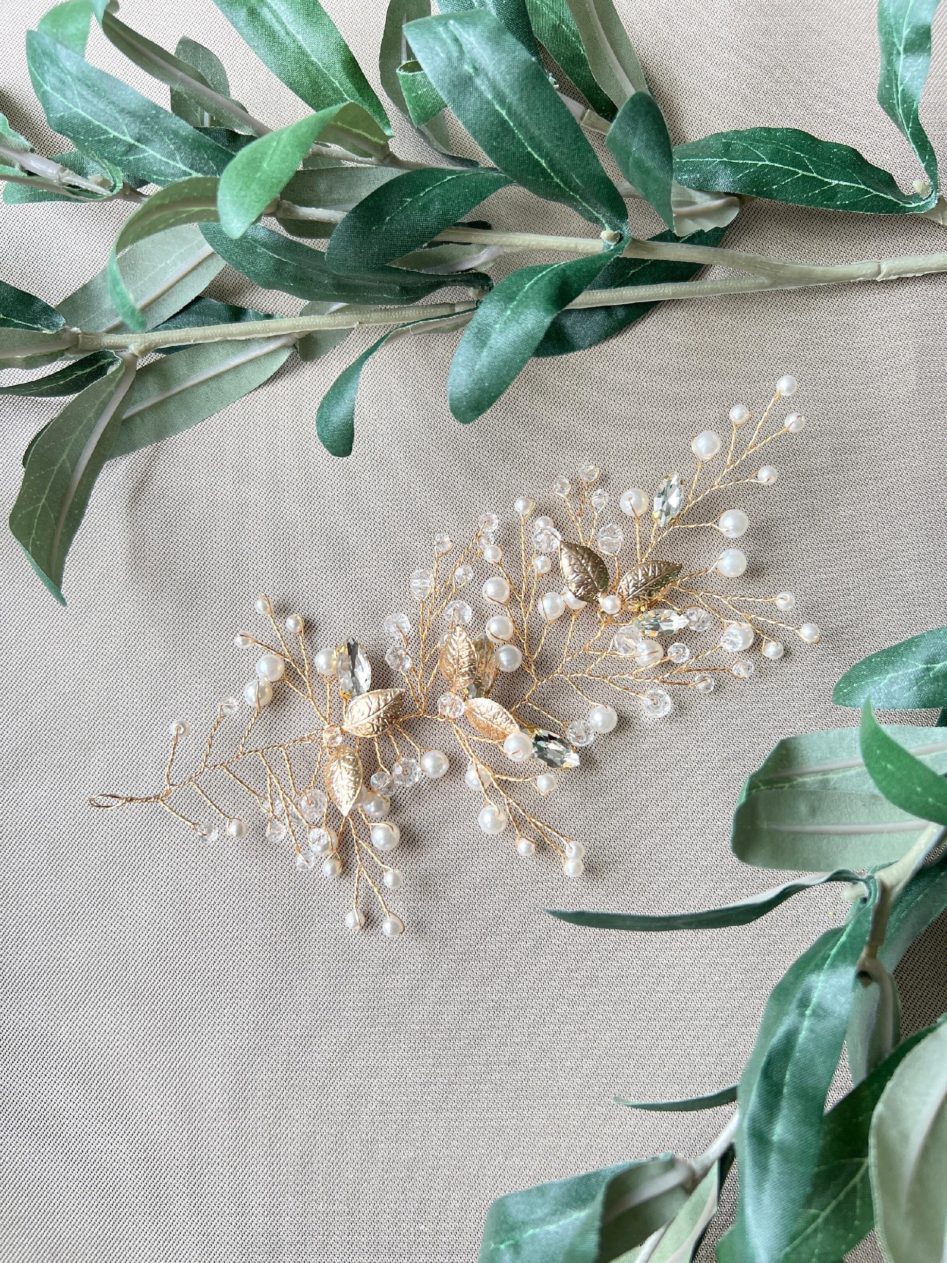 Seitlicher Haarschmuck, gold mit Perlen, Strasssteinen und Blättern, Brautschmuck, Hochzeit, Brautjungfern Schmuck, Haarranke, Haarrebe