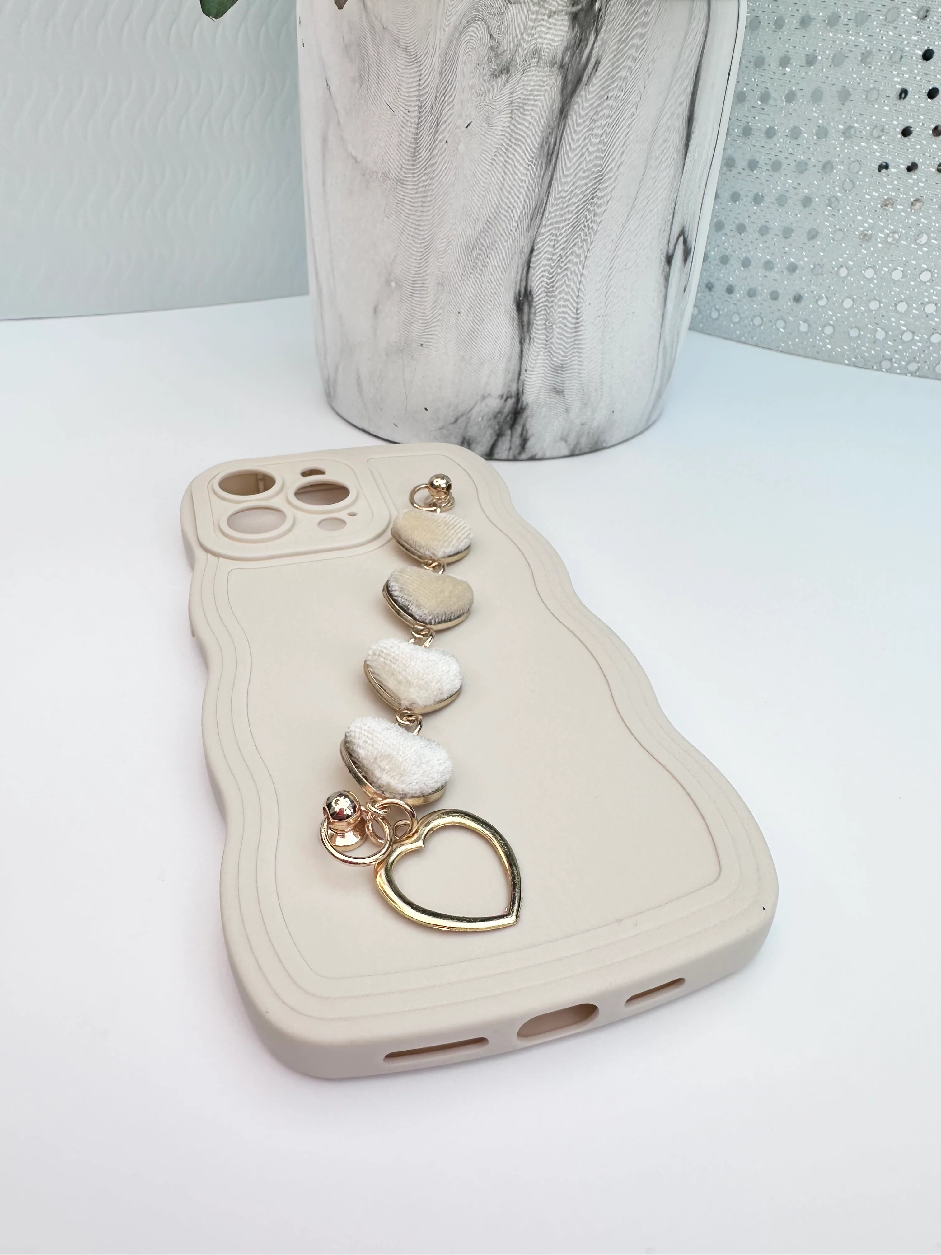 Wavy Edge Heart Embrace Cream Phone Case