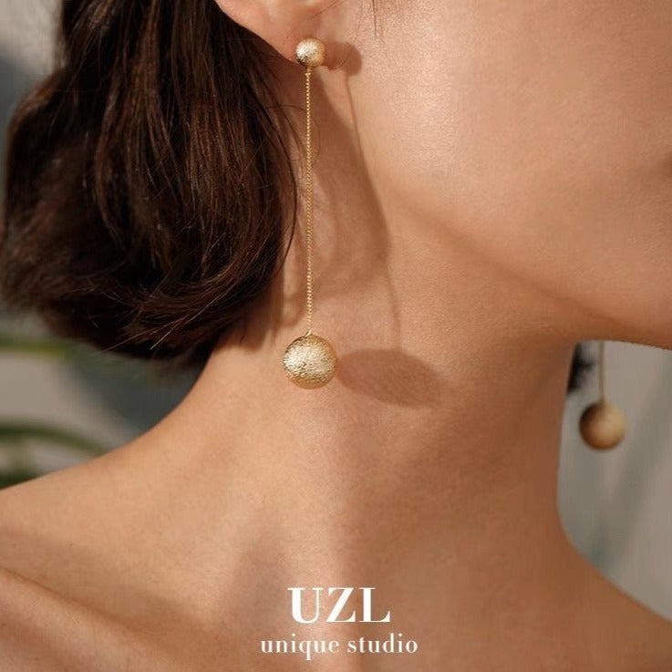 Long drop golden earrings