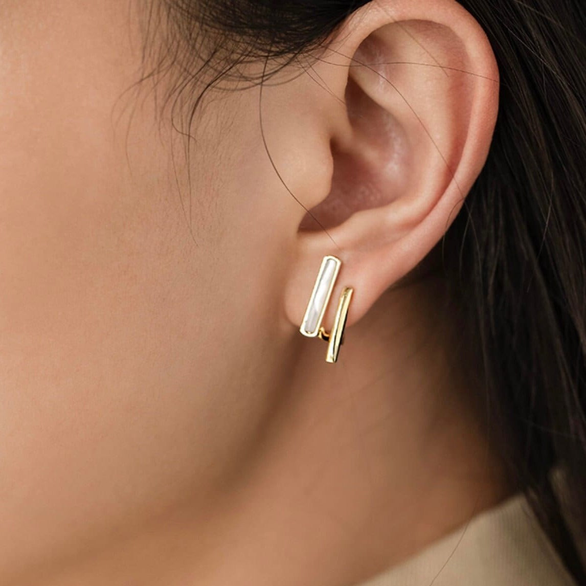 Natural pearl double bar stud earrings