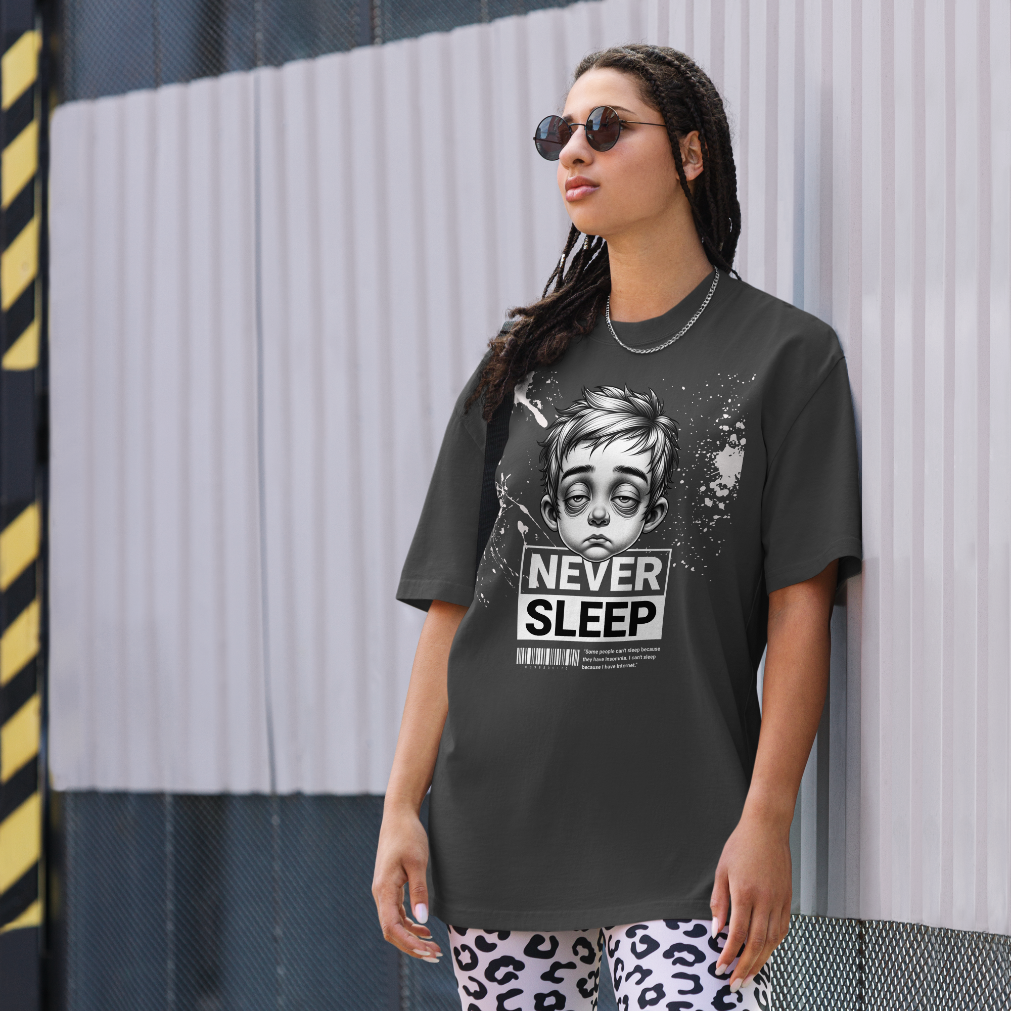 "Never Sleep" Oversized T-Shirt mit verwaschenem Look