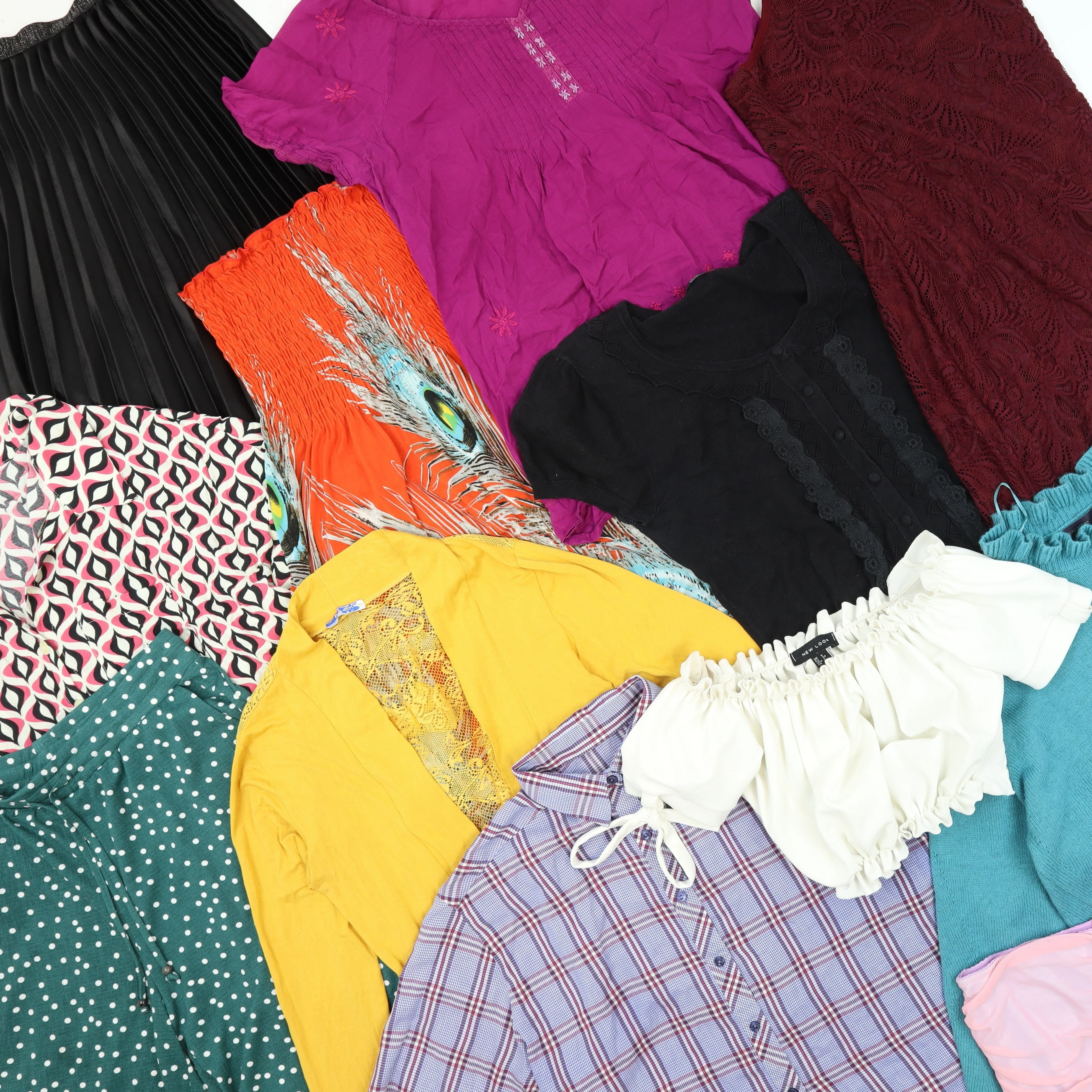 Wholesale Clothing Bundle Mixed Grade Approx 10 Kilos 20-25 Items