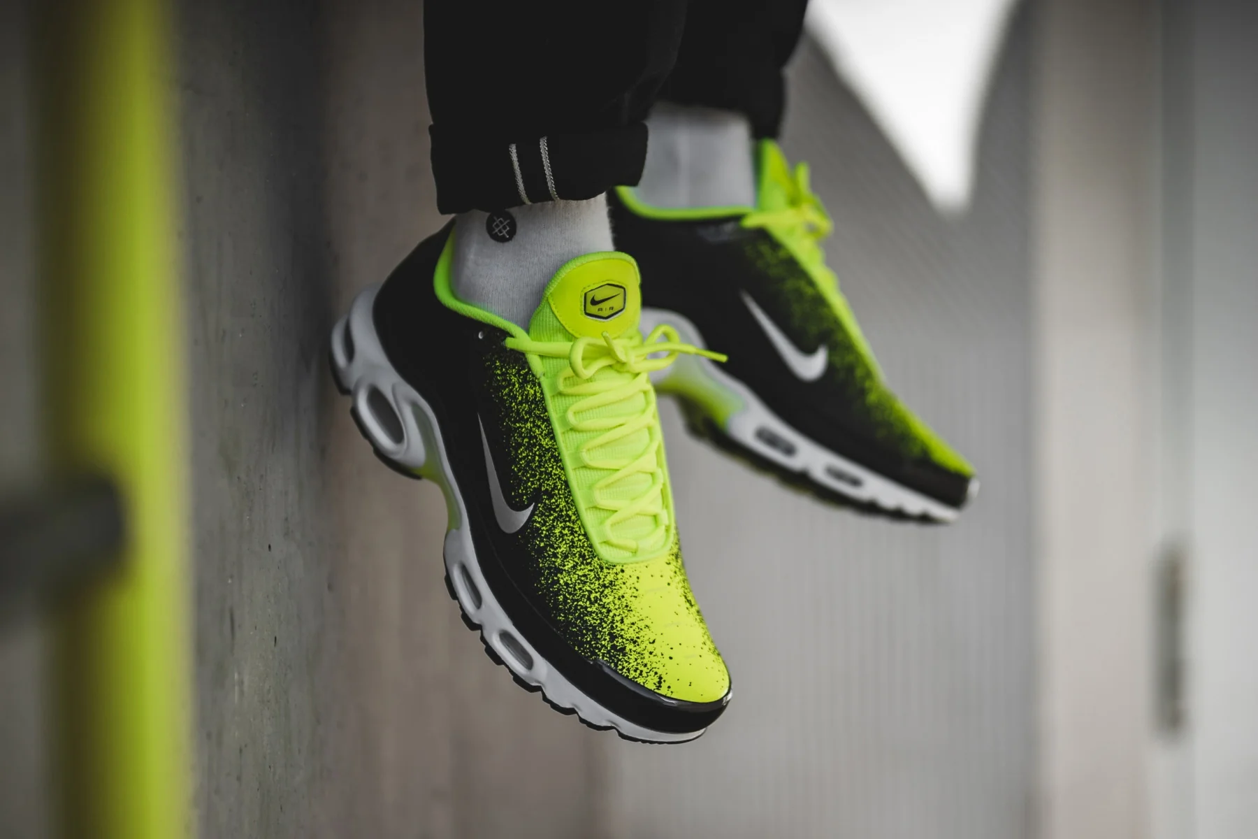 Air Max Plus TN SE "Volt Spray"