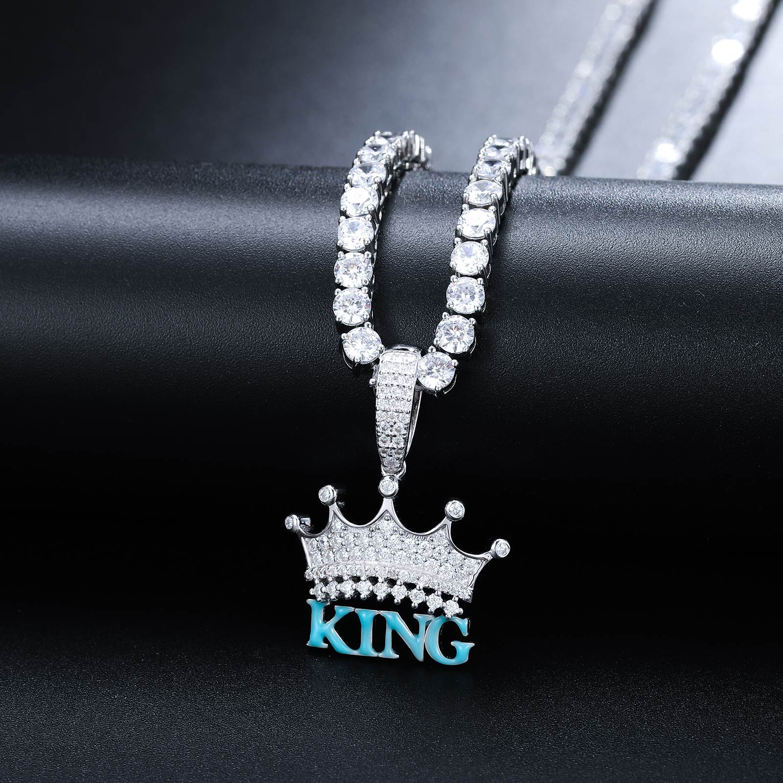 S925 Moissanite Crown Pendant With Glowing King