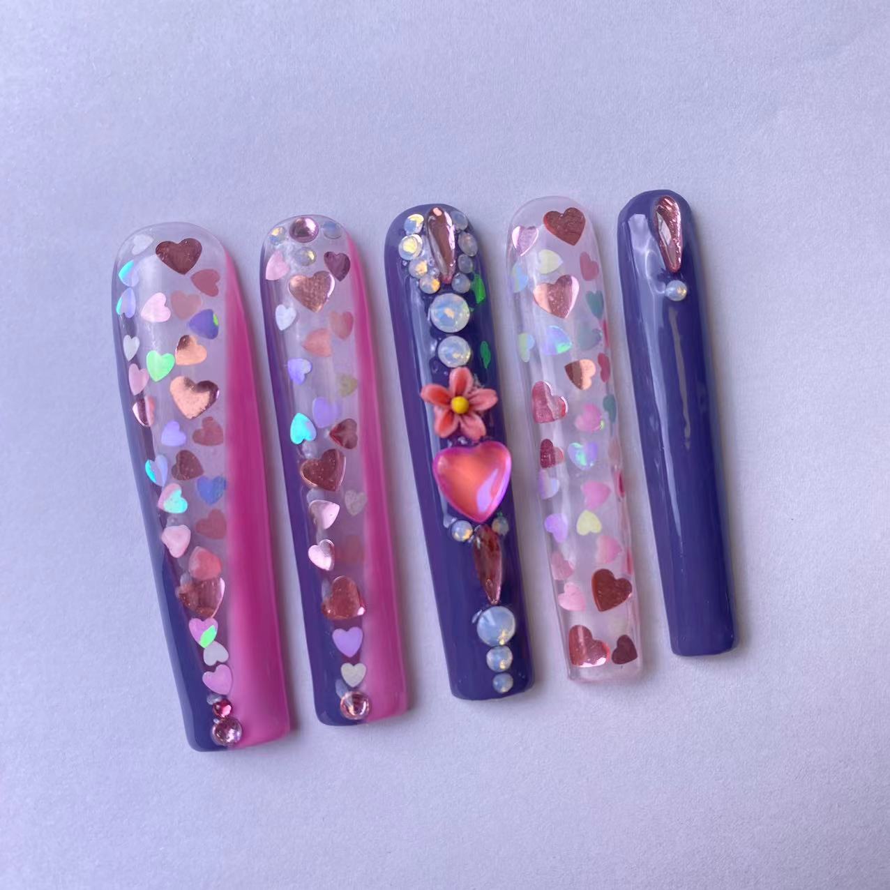 Dazzling and Colorful Heart-shaped Nails【H43-1138】