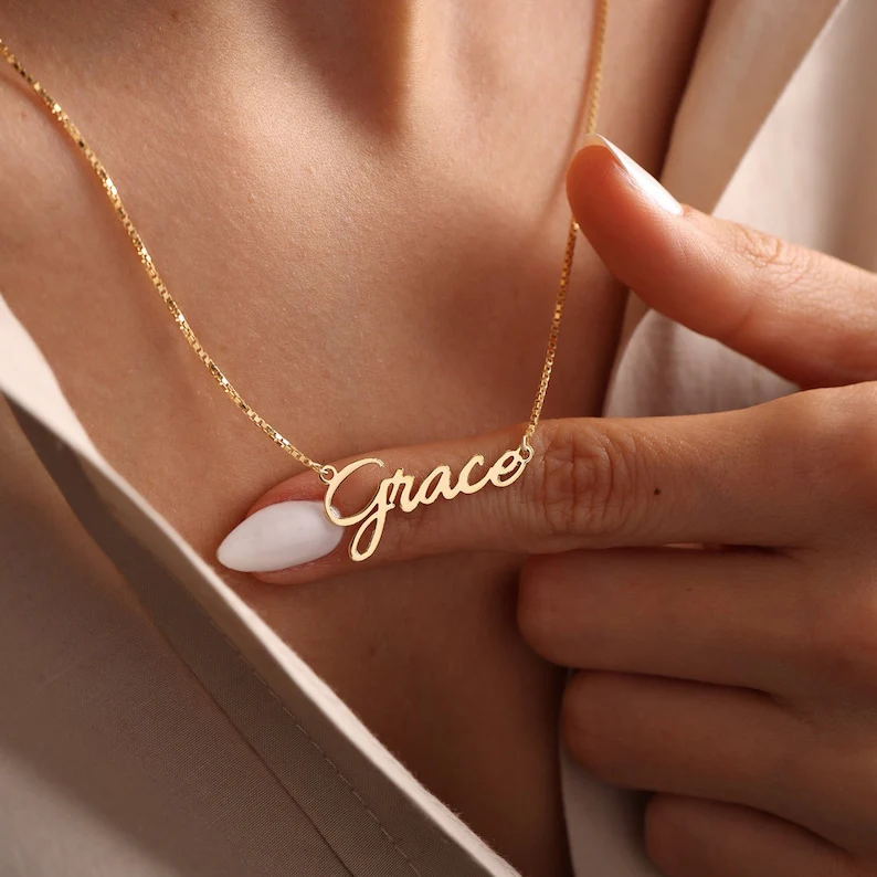 Elegant Custom Name Necklace in Gold