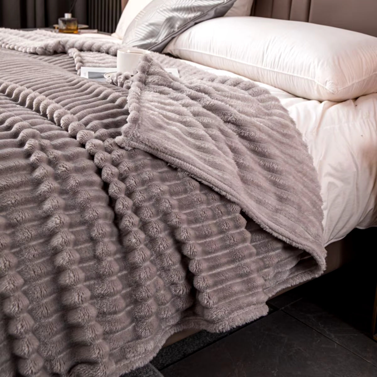 Fashionable Wide Body Solid Color Striped Blanket Flannel Blanket Cover Blanket