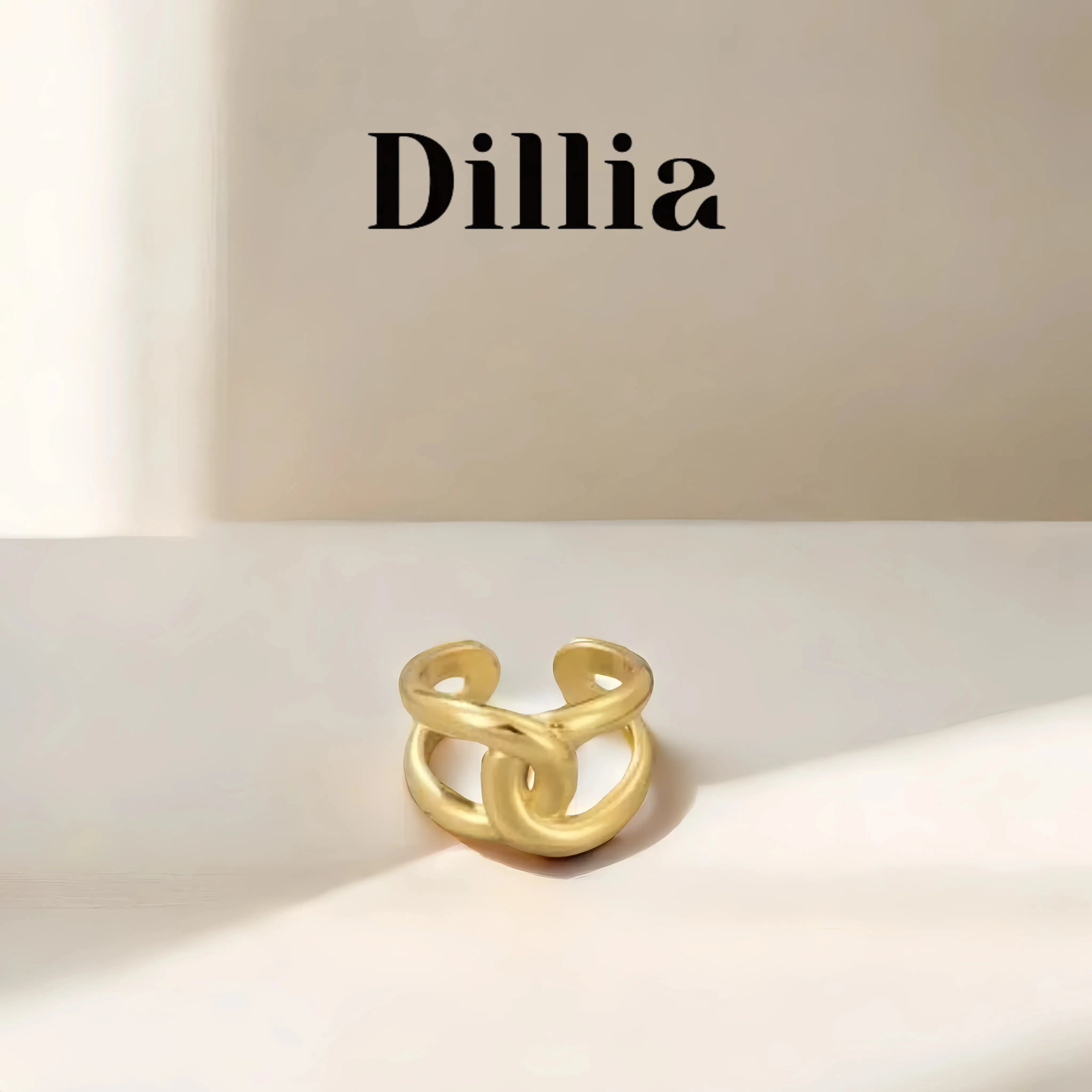 Modern Elegant Gold Cutout Twist Ring