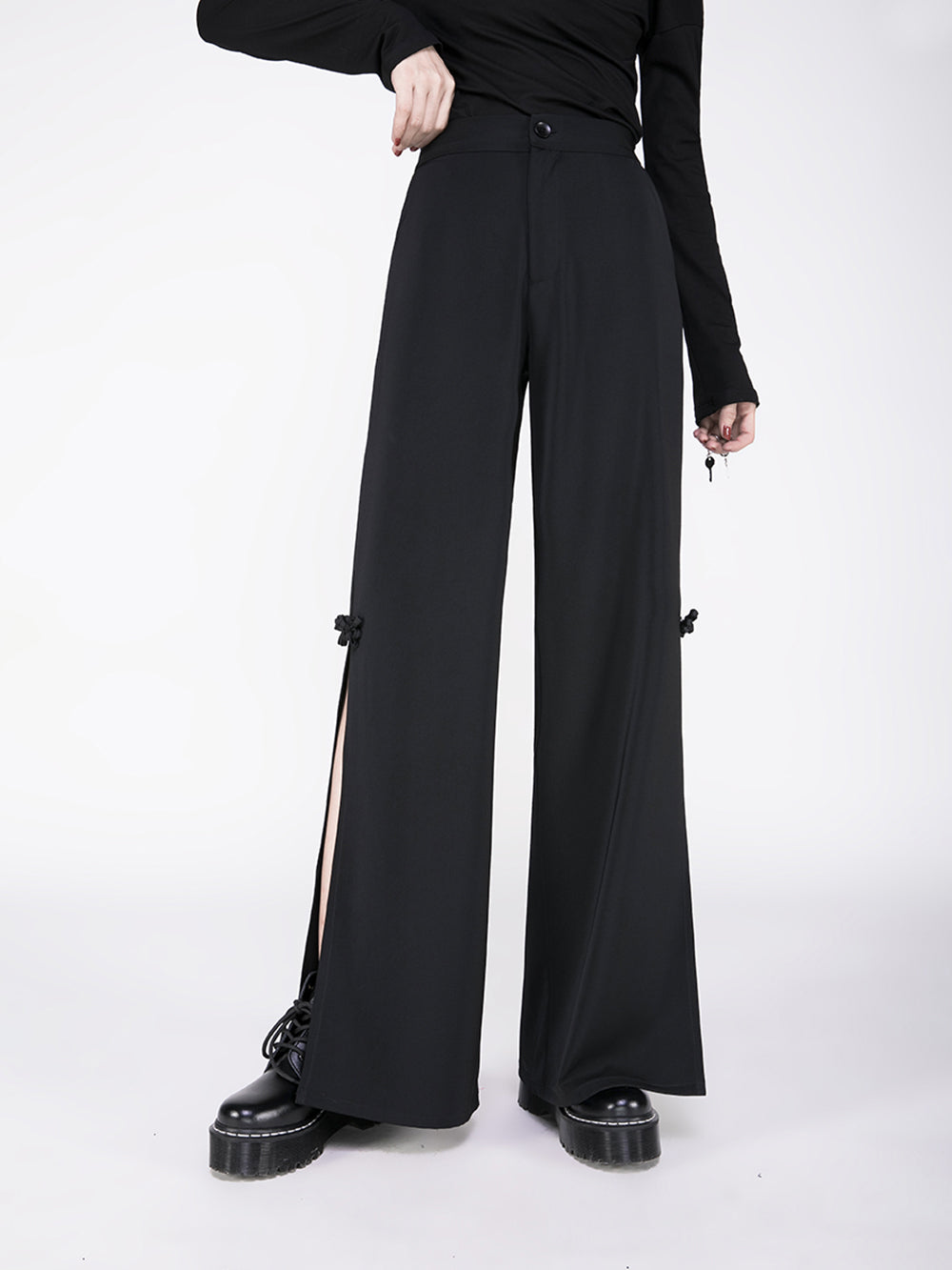 MUKTANK×CUUDICLAB Side Slit Frog Button Pants