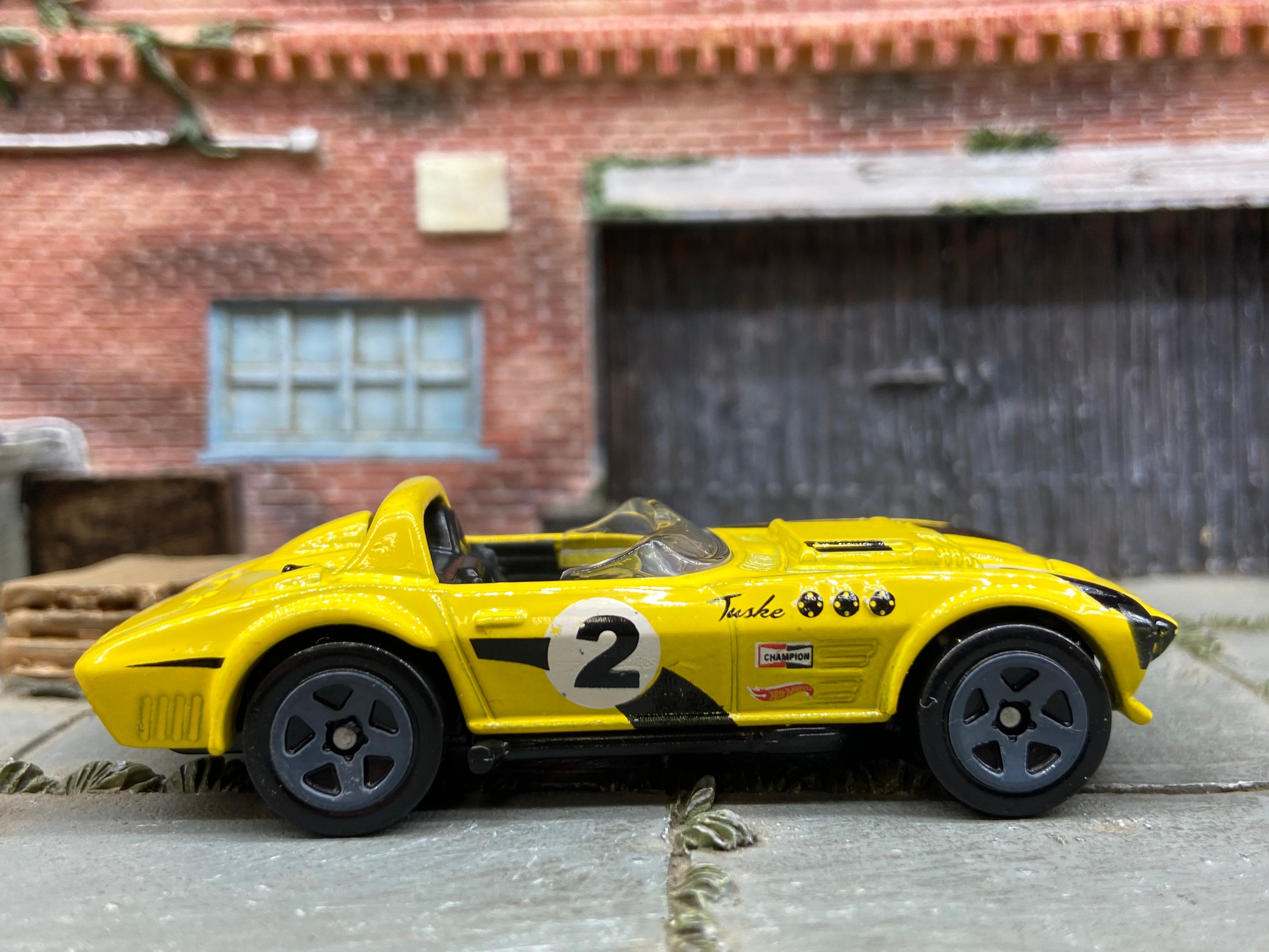 Loose Hot Wheels - Chevy Corvette Grand Sport Roadster - Yellow and Black