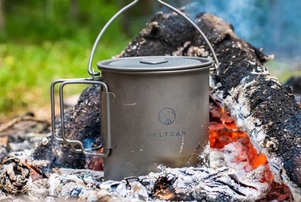 Valtcan Thunderbolt Titanium 900ml Pot Mug 34 fl oz Coffe Cup with Lid and Stuff Sack 134g