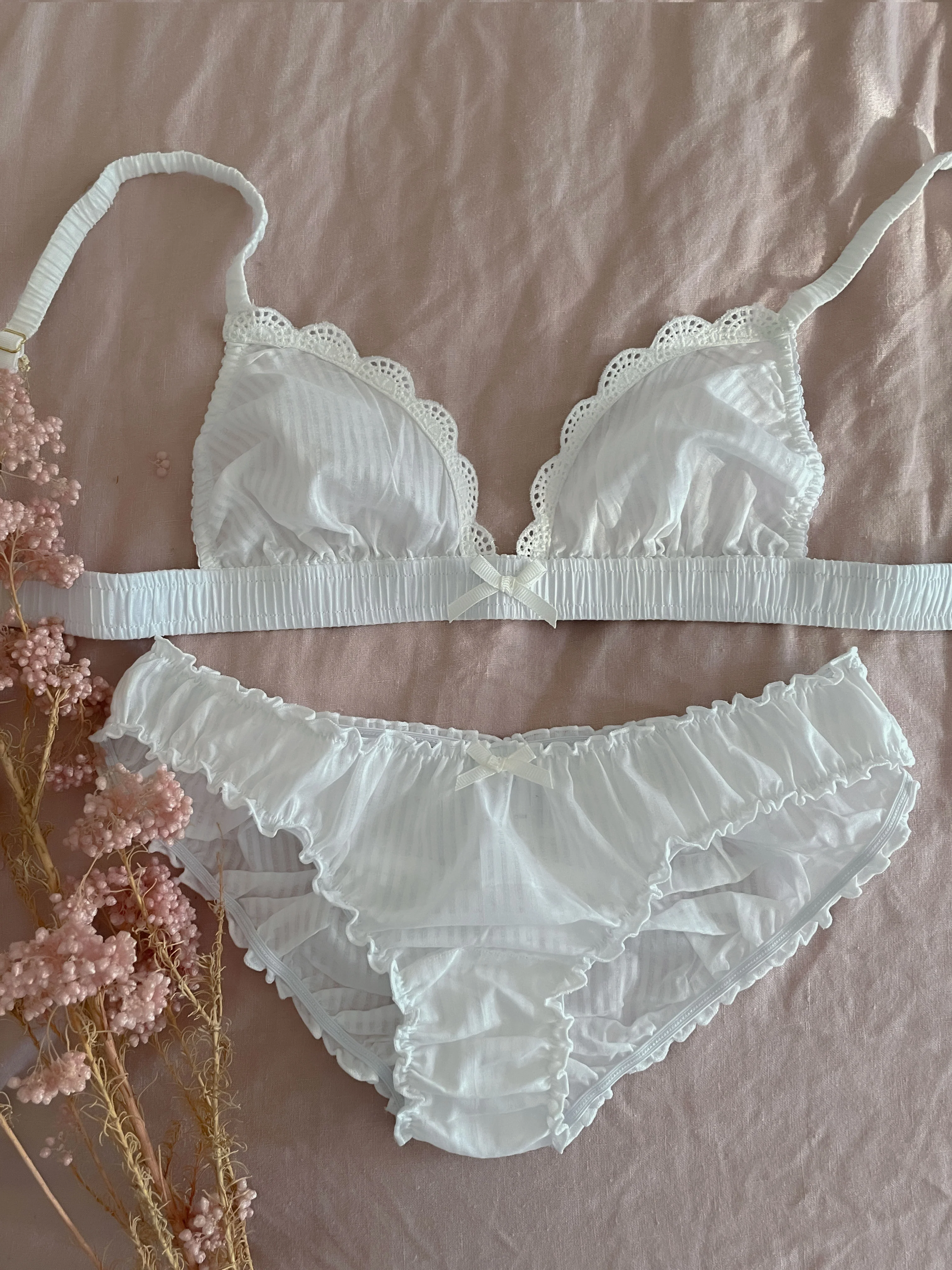 Bella lingerie set in finelines (pre-order)