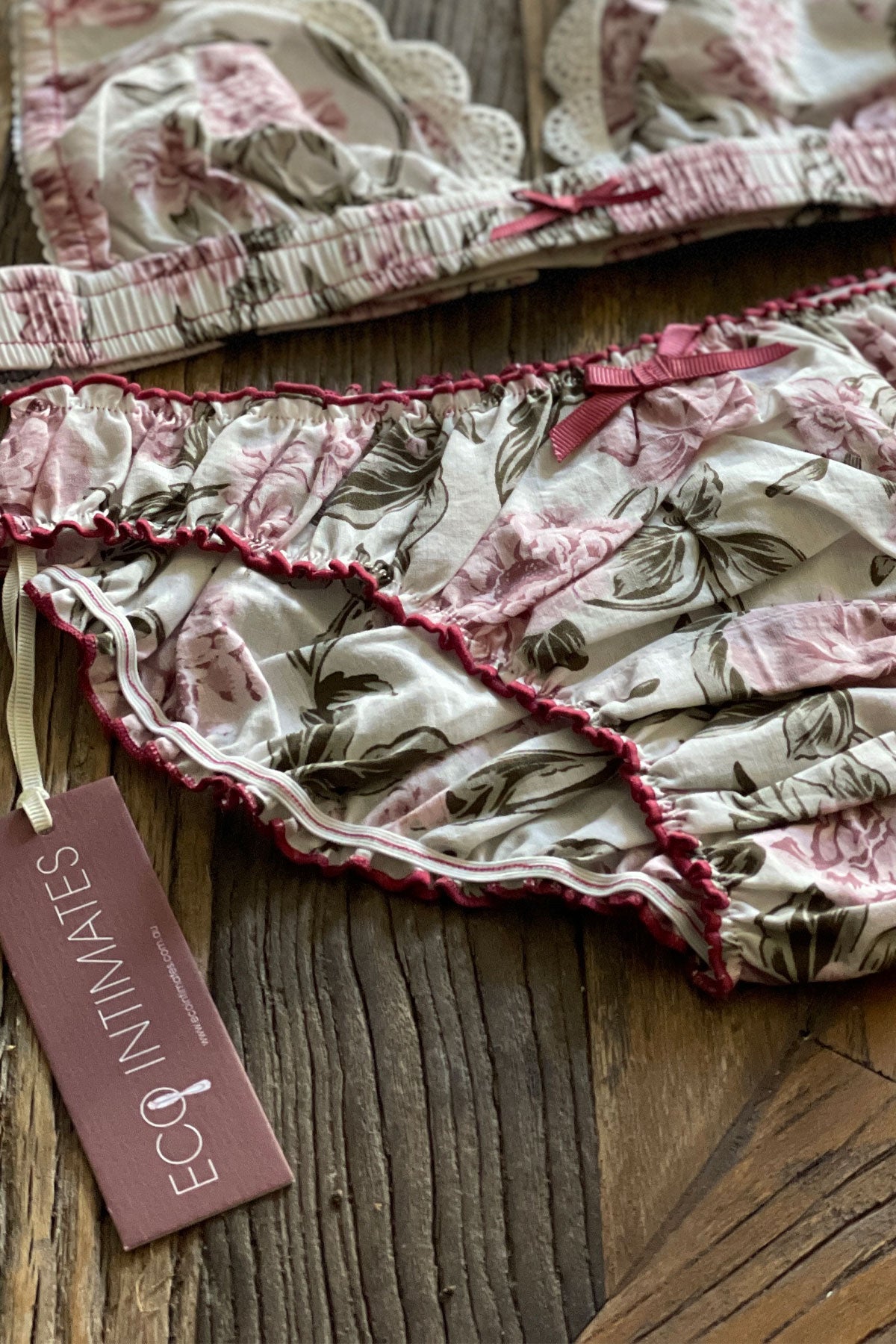 Organic ruffle knickers in bloom