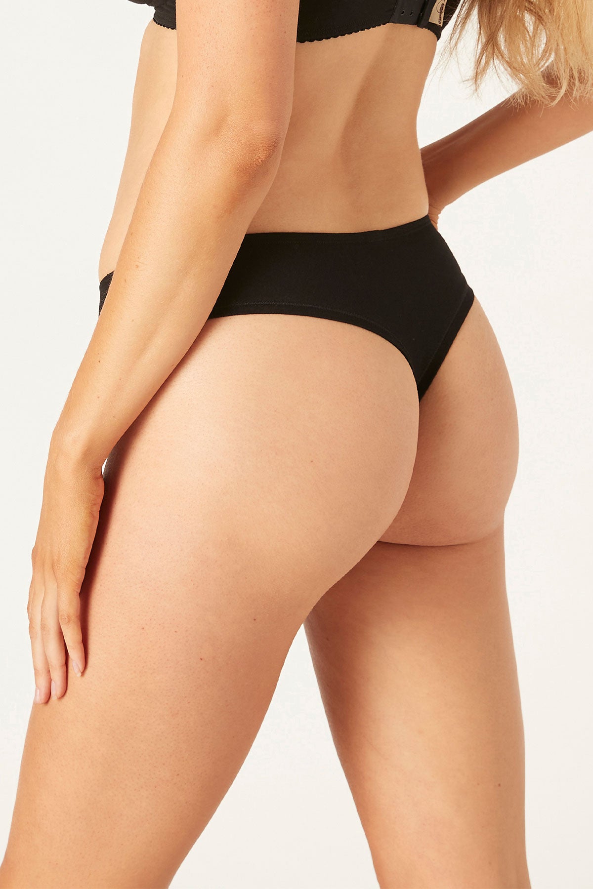 Organic Classic Thong in black