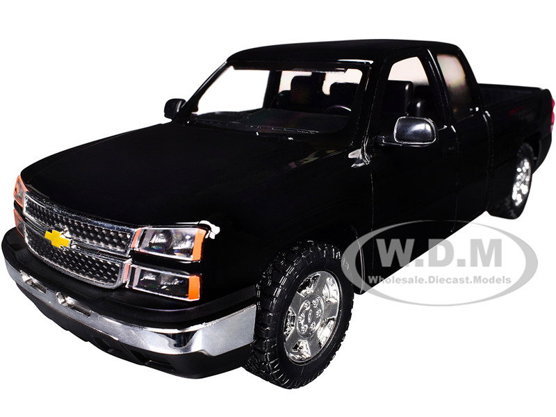 2006 Chevrolet Silverado 1500 Pickup Truck Black "Die-Cast Collection" Series 1/25 Diecast Model Car by Motormax