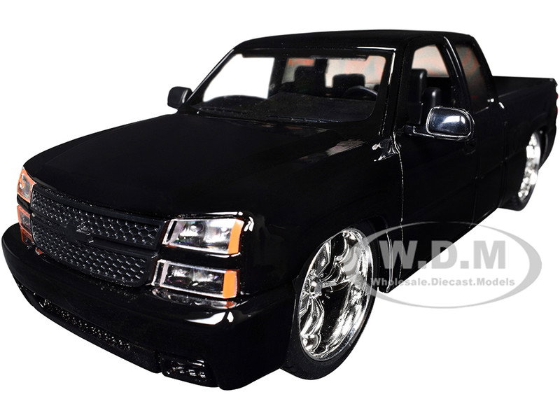 2006 Chevrolet Silverado Custom Pickup Truck Black "Die-Cast Collection" Series 1/25 Diecast Model Car by Motormax