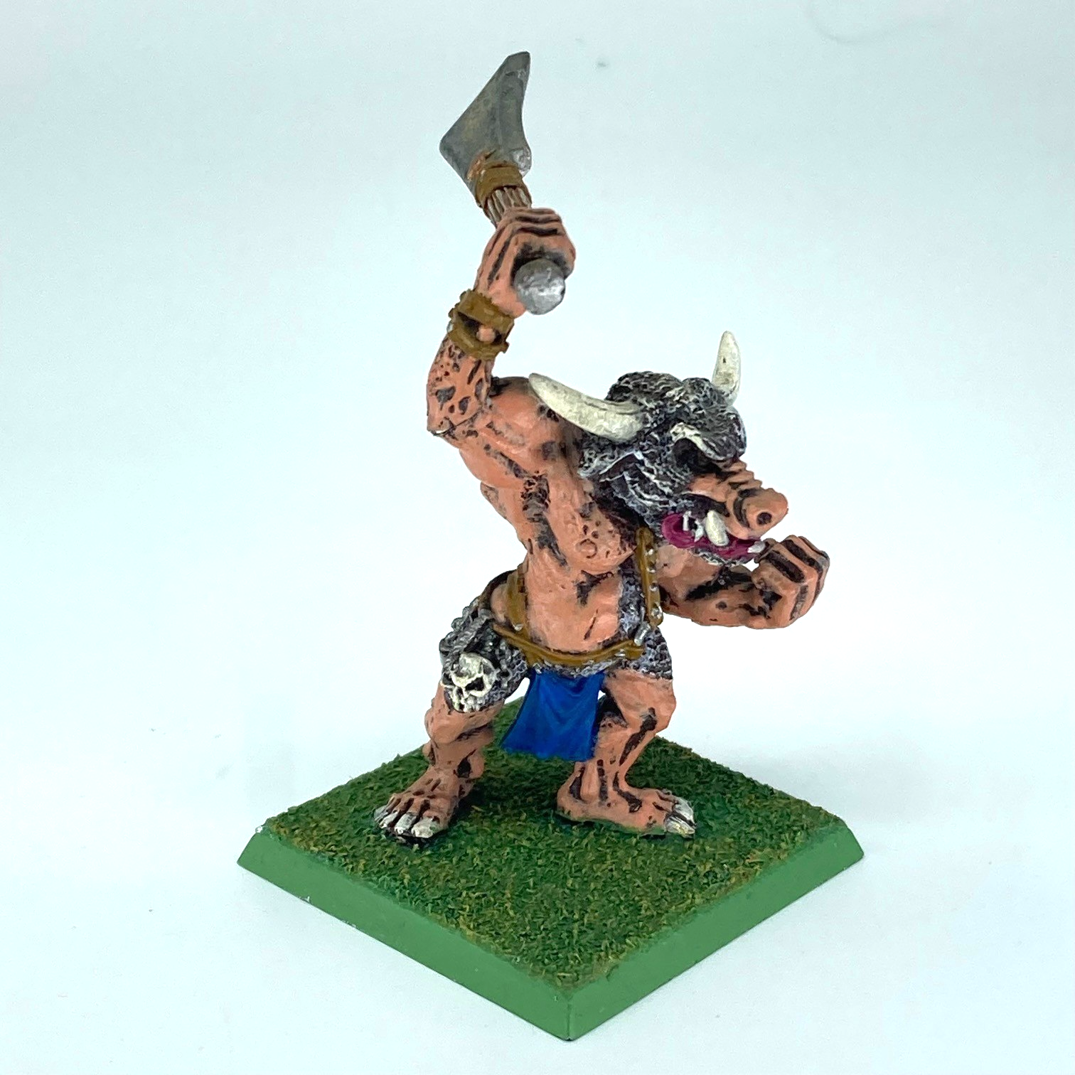 Minotaur Warrior - Beastmen - Painted - Warhammer Fantasy Classic Meta